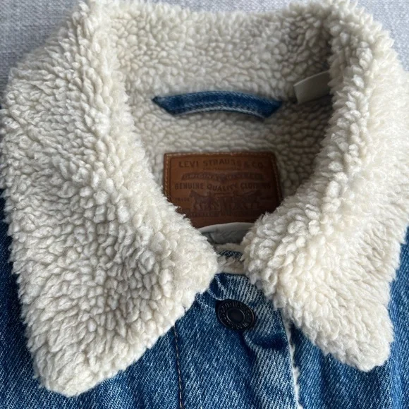 Levi's Original Sherpa Trucker Jacket - Picture 2 of 6